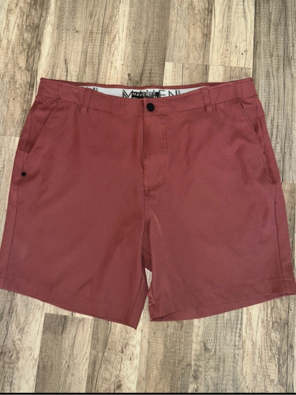 Buckle Maven Co-Op Men's Rust Red Flat-Front Shorts